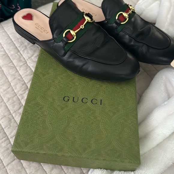 Gucci Black Leather Loafers with Green and Red Stripes - Picture 5 of 6